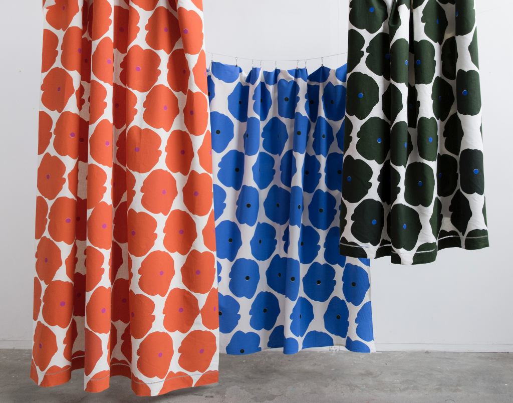 Lucille Le Priellec, Designer textiles, s'installe à Saint-Priest-sous-Aixe. La collection POPPY est disponible en 3 couleurs ORANGE - BLEU CIEL - VERT OLIVE